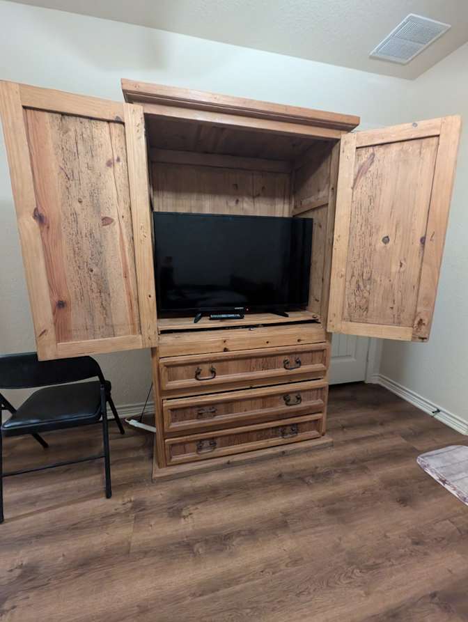 Carolyn Viscardi-Anderson's room