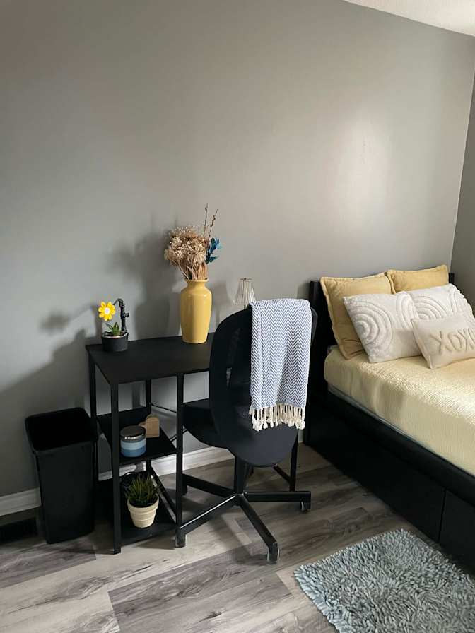 Lynda's room