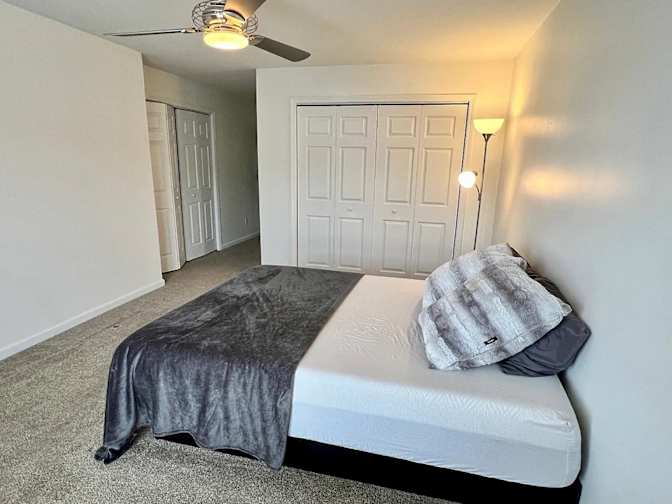 Alcove Rooms's room