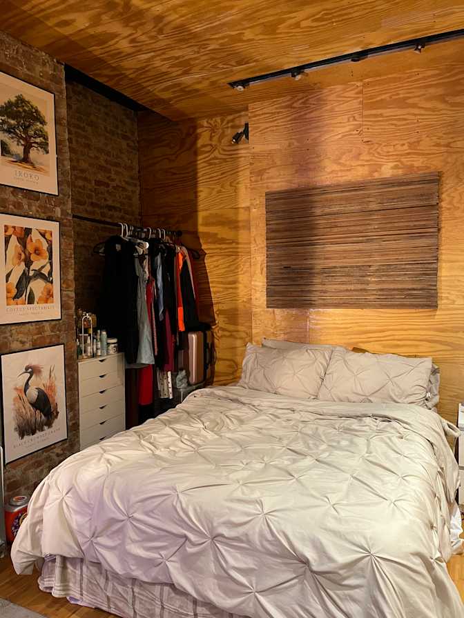 Caroline's room