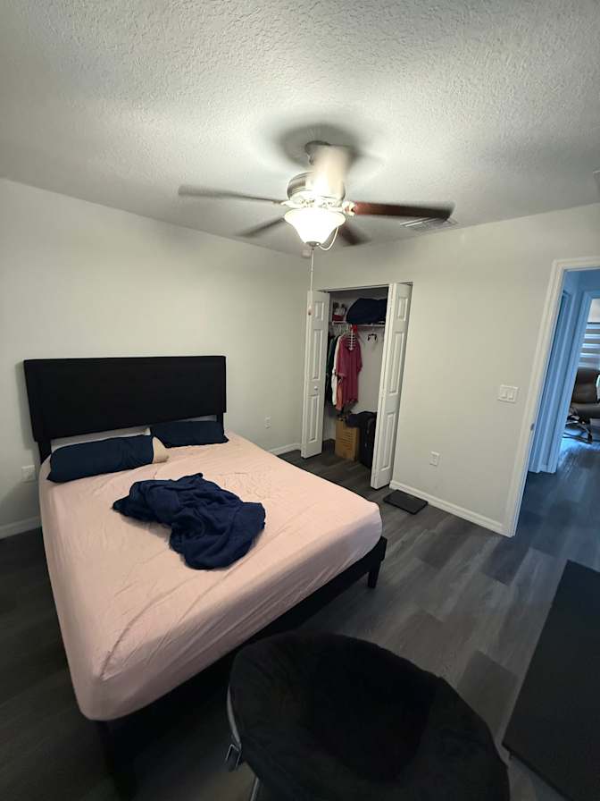 Miguel E Gonzalez's room