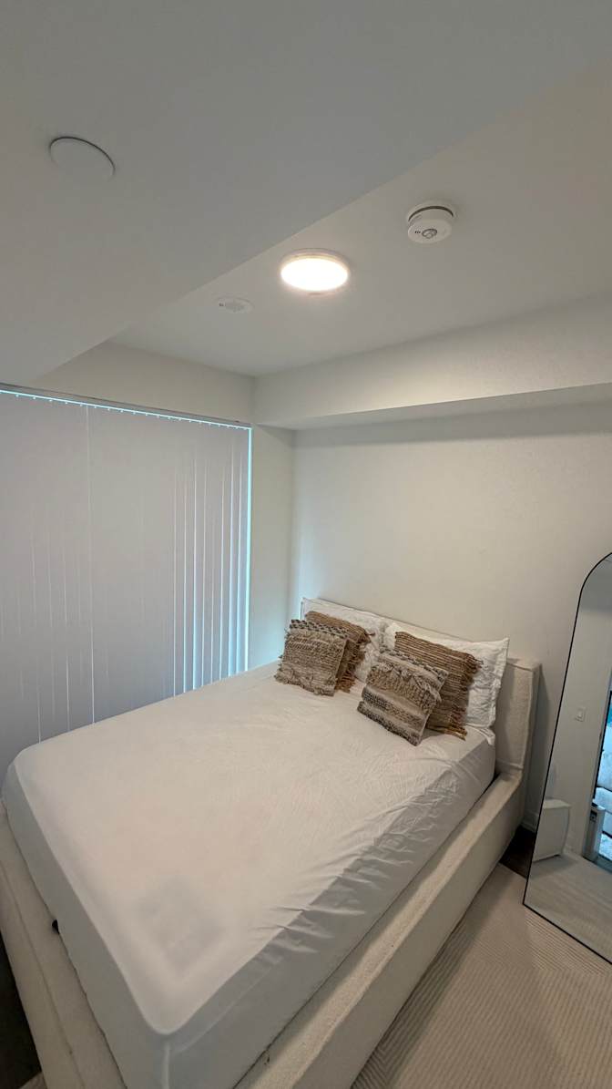 Abs Sims's room