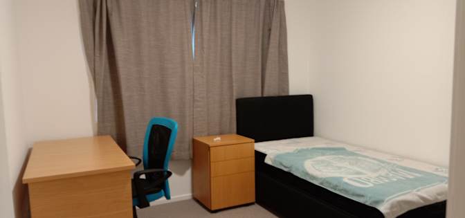yan SHI's room