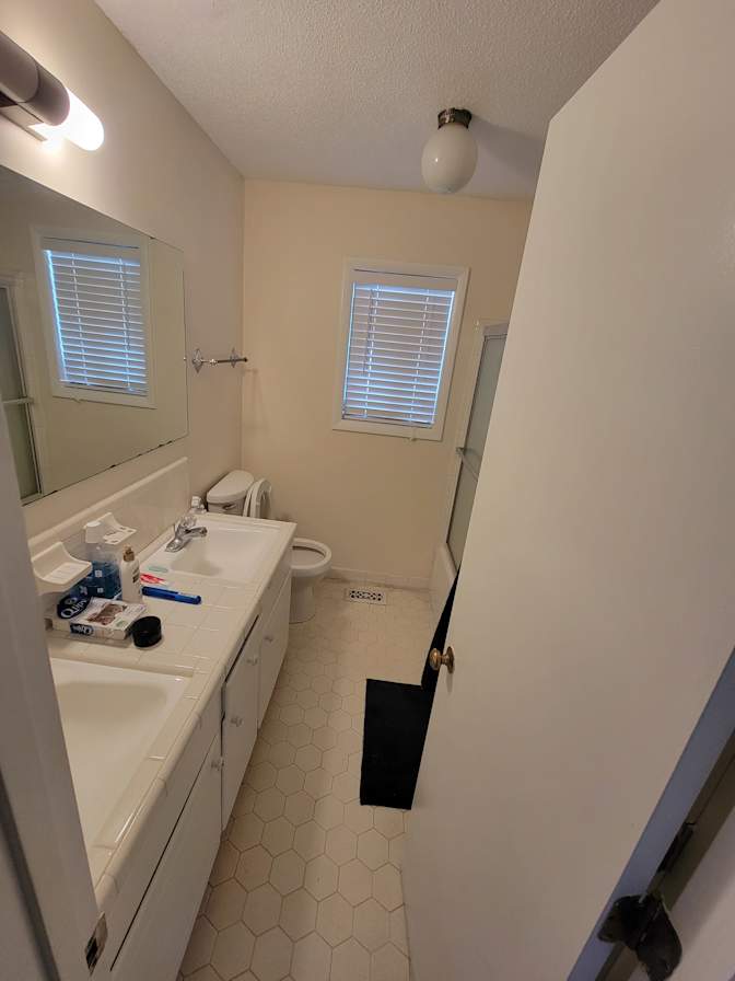 Luis's room