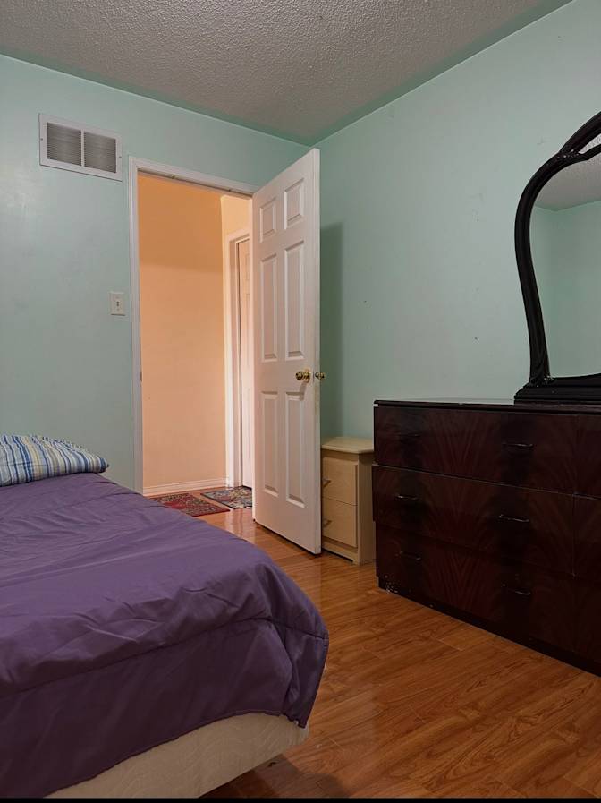 Rey Vinay's room