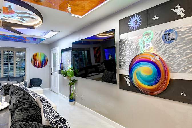 Dennis Lev's room