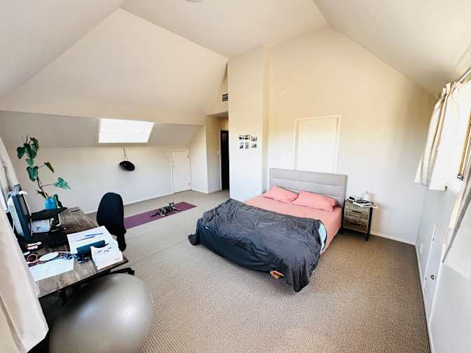 Gal's room