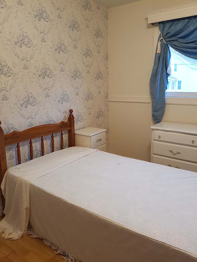 Laurna's room