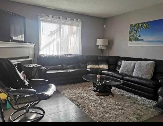 Tom's room
