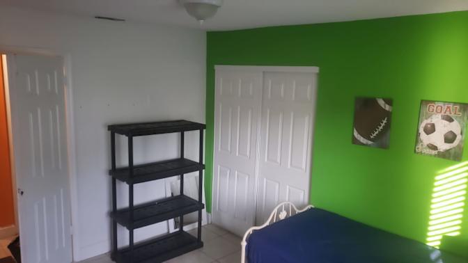 Enrique's room