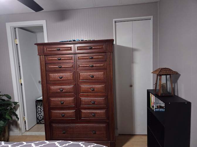 Linda PAGE's room