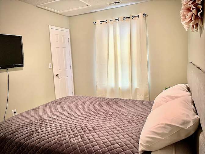 Alcove Rooms's room
