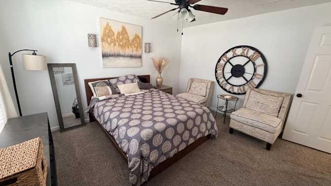 Alcove Rooms's room