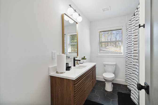 Alcove Rooms's room