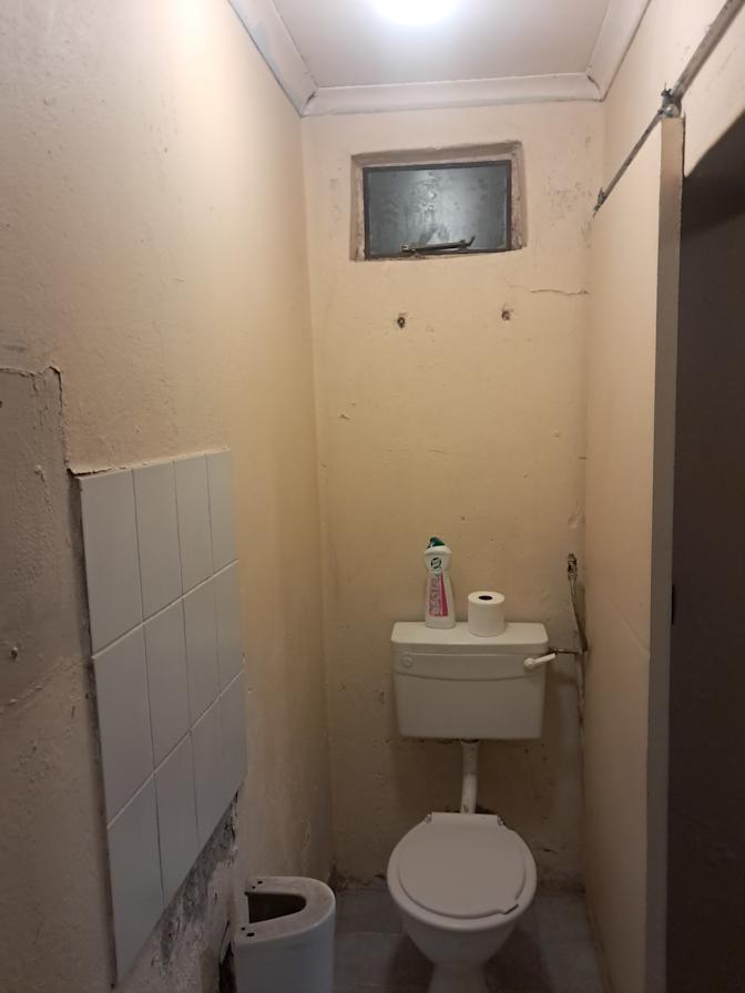 Llewellyn Green's room