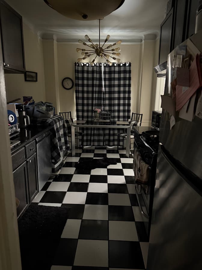 erika elkhalide's room