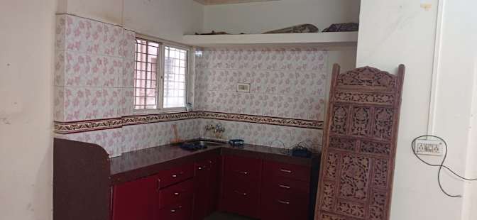 Chat L's room