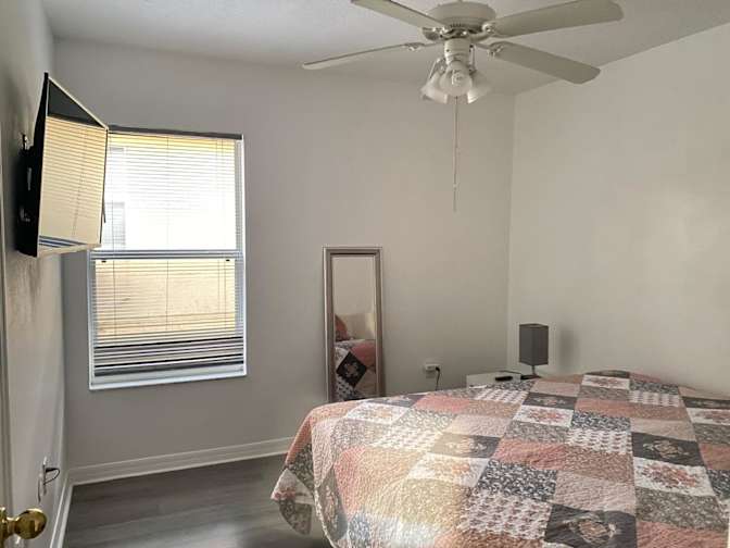 Laura Mateus's room