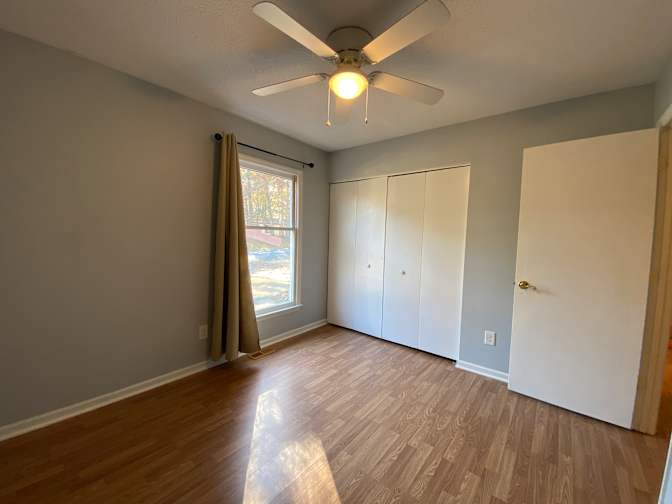 Alcove Rooms's room