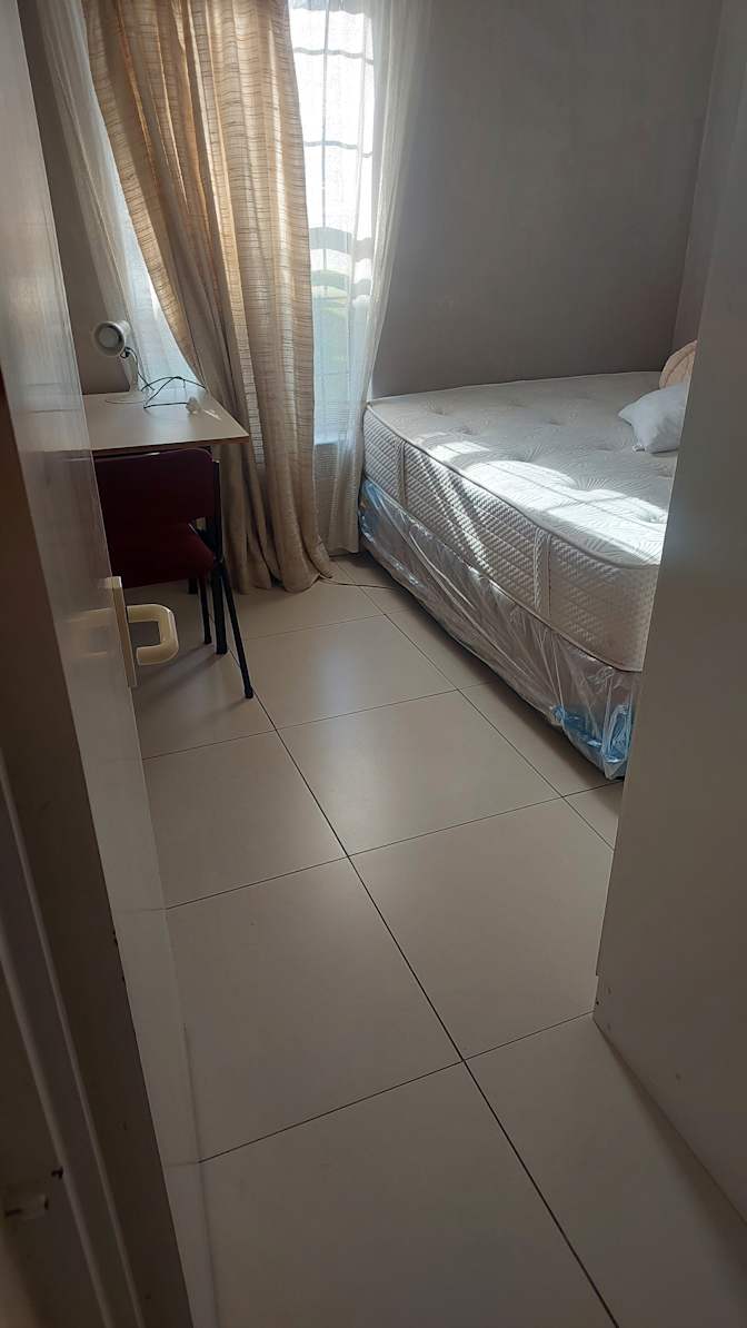simon's room