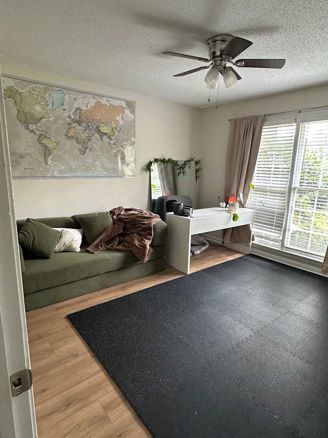 Dee's room