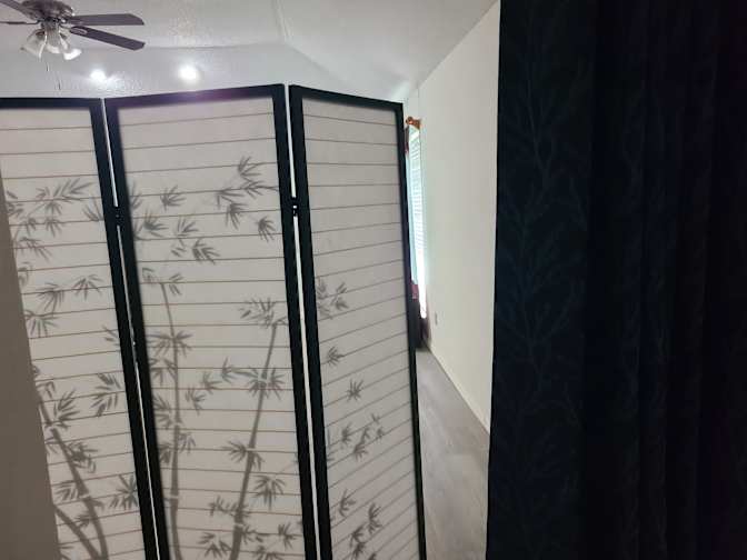Tom's room