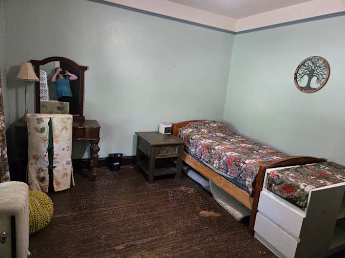 Sharon Owen Ledesky's room