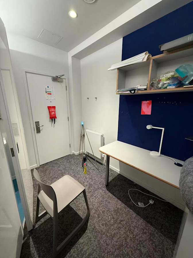 Jingran Hu's room