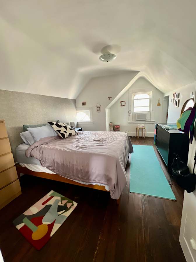 Linh's room