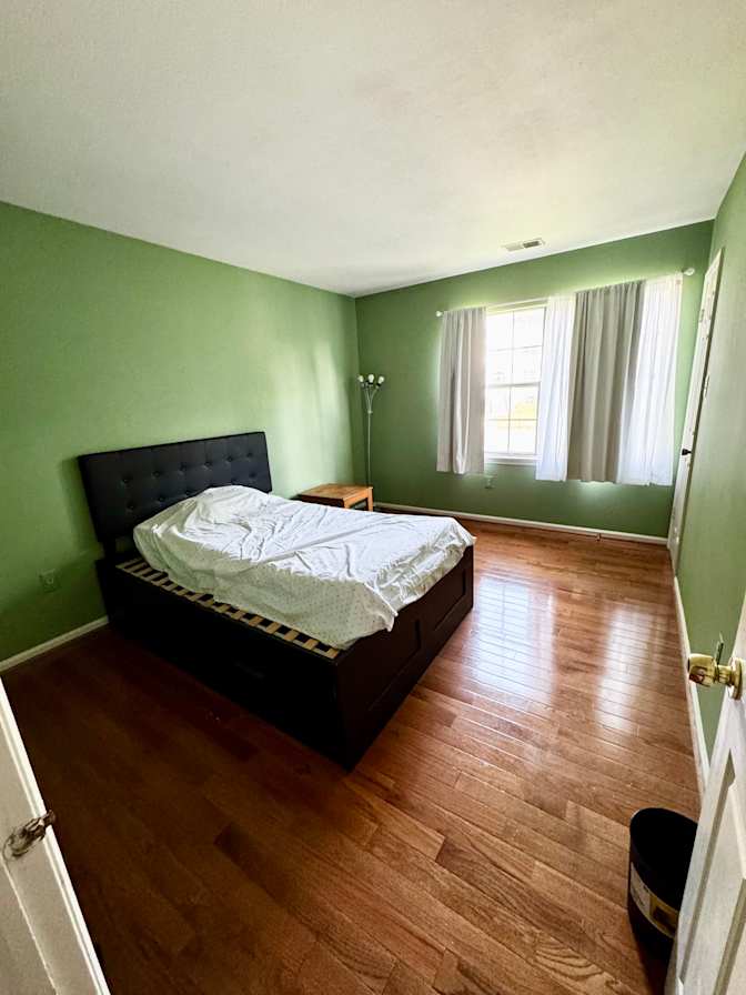 Tez's room