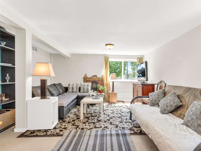 Tom (Langara Share House)'s room