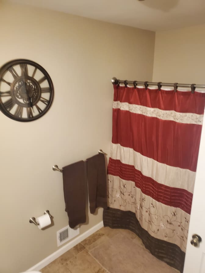 NeEver's room