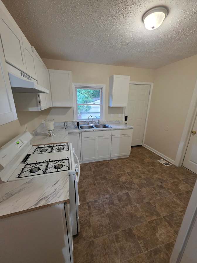 CL&C Property Management and Consulting's room