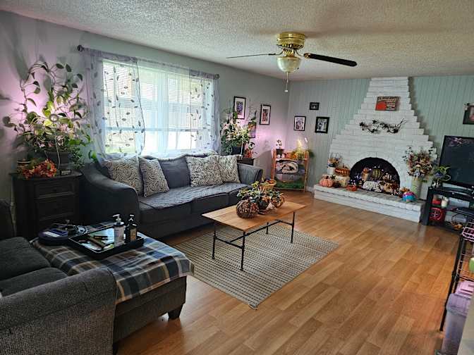 Rachel L Coles's room