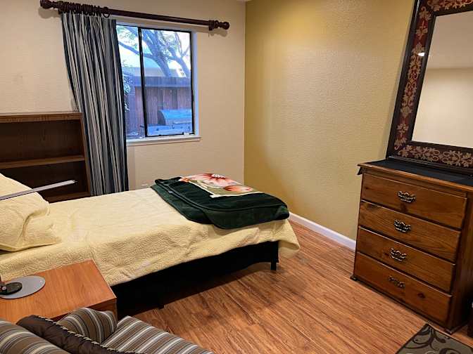 Keian moarefi's room