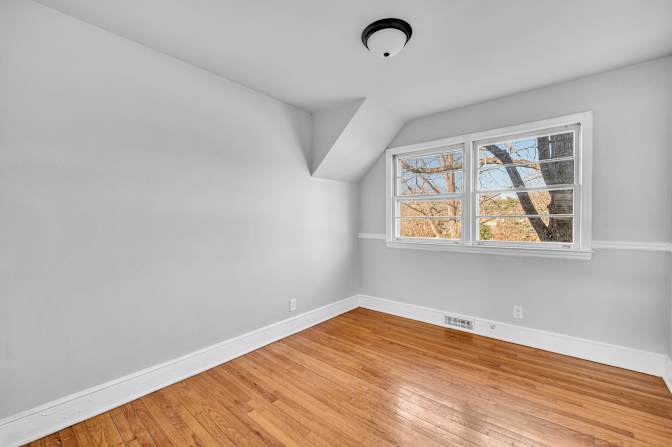 lifedoorrentals's room