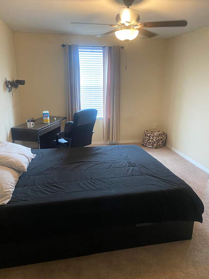 Glenesto's room