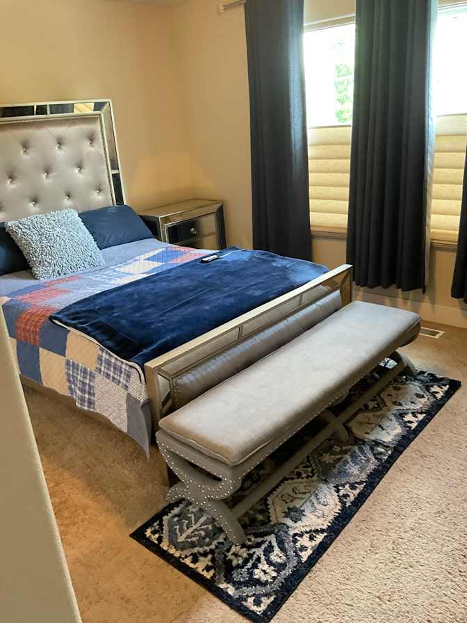 Professional.. Looking for roommate..'s room