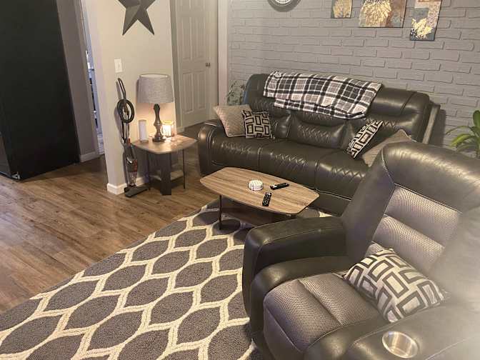 Rodney Makridis's room