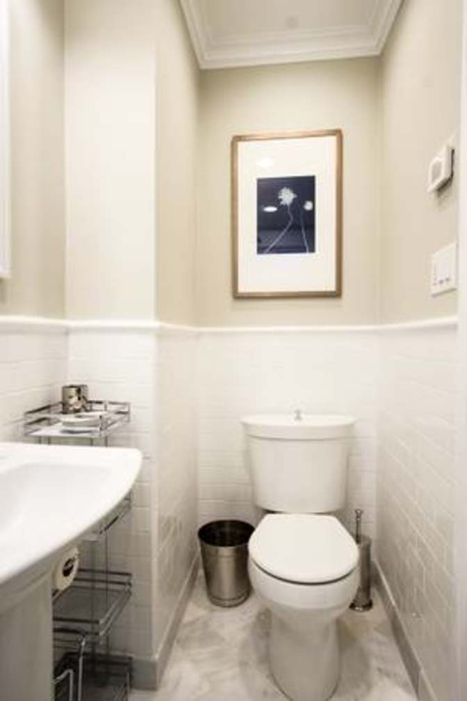 Suite with PRIVATE Bath. Weekly cleaning's room