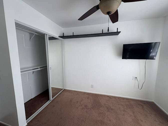 Taylor  Mcneil's room