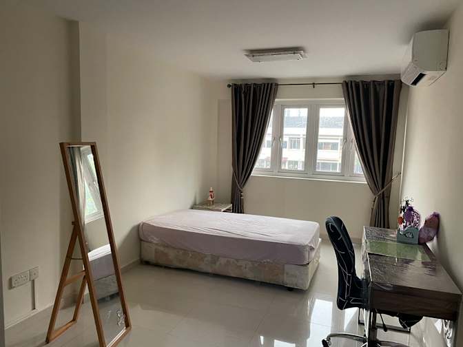 Zfy Ed's room