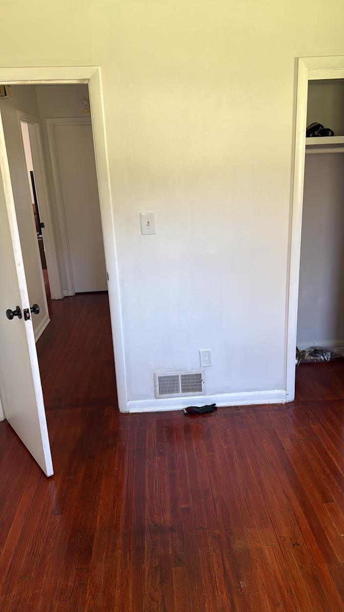 Leonard Dixon's room