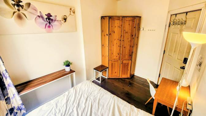 Laure's room