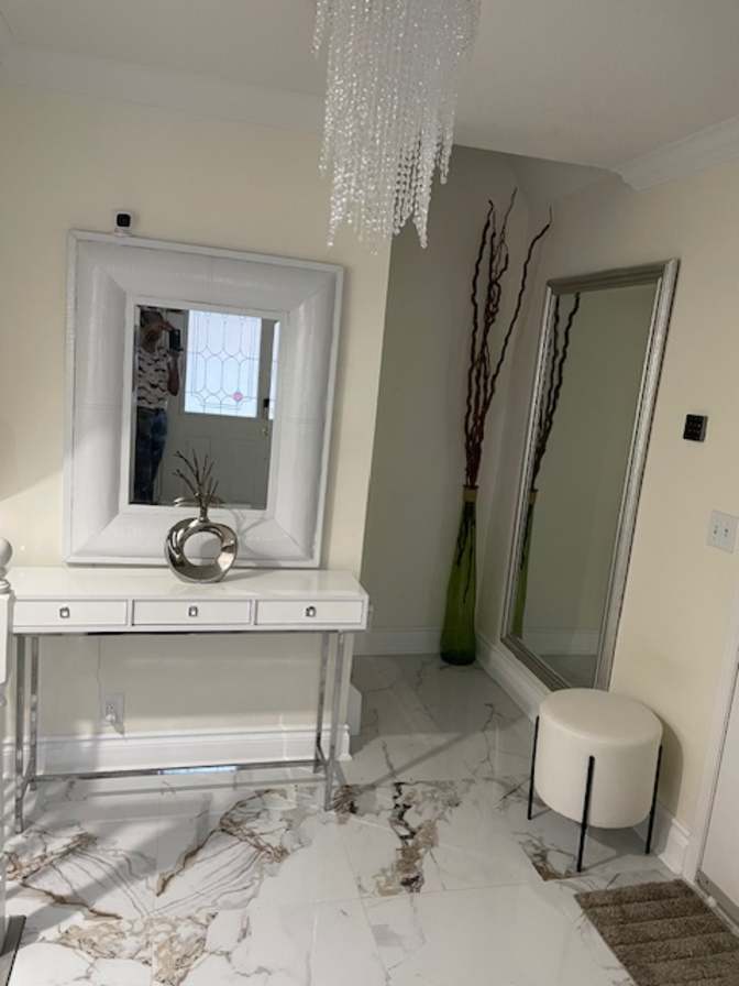 Dee's room