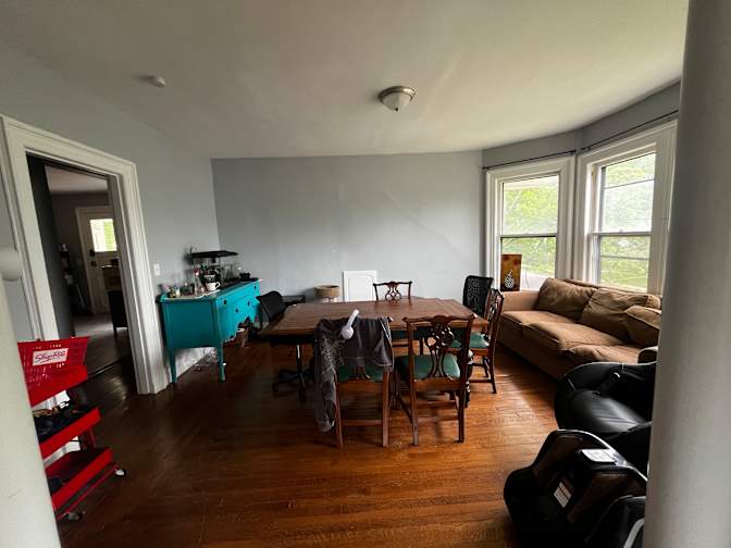 CAROLINE's room