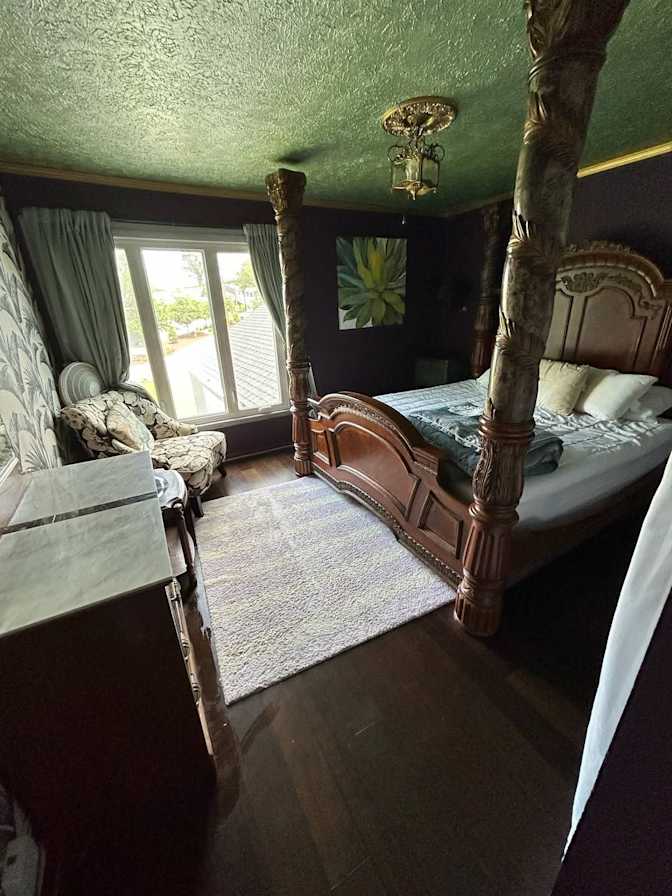 Truly's room