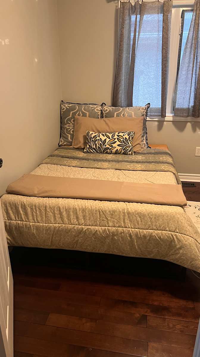 Gladys Edun I.'s room