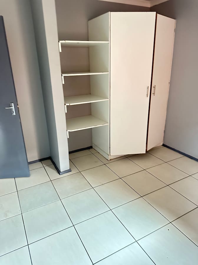 Sisonke's room