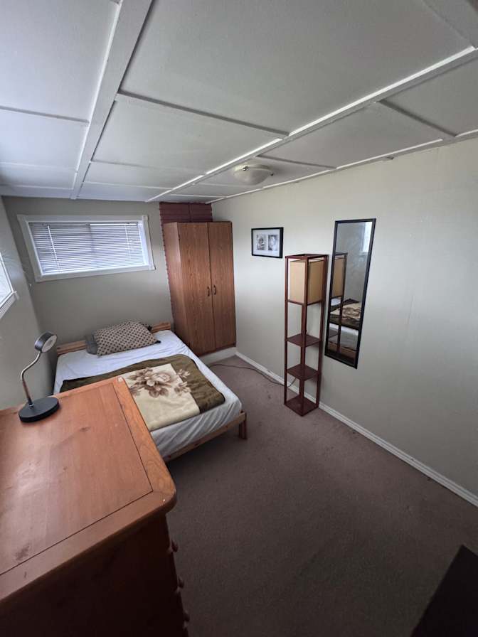 Aida's room